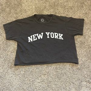 Black/grey "New York" t-shirt.